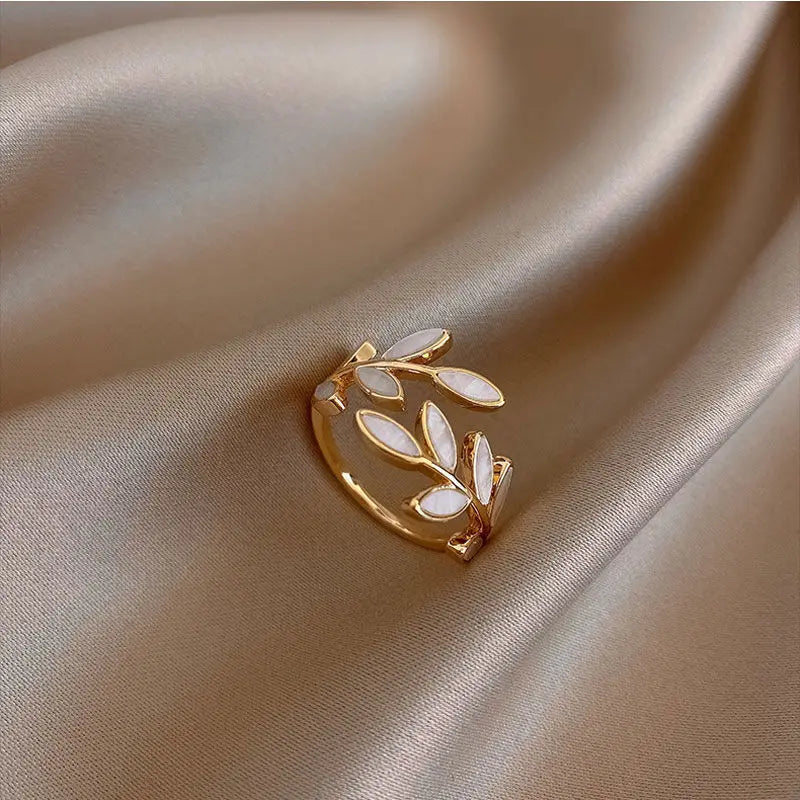 Light Luxury Gold Ring