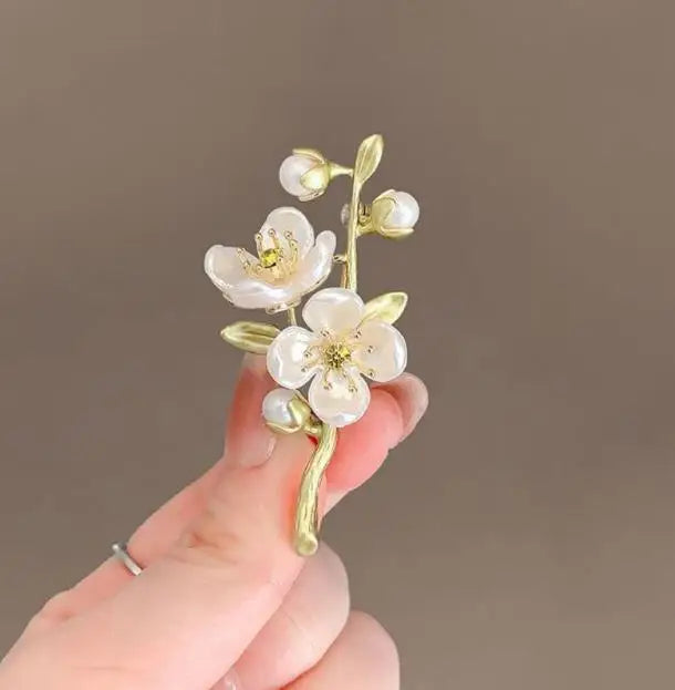 Sunflower brooch